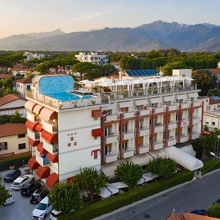Hotel Nuova Sabrina Марина ди Пиетрасанта Екстериор снимка