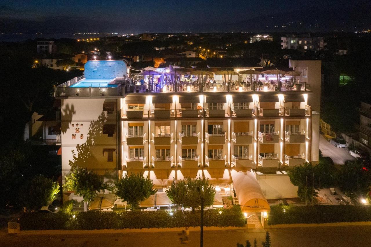 Hotel Nuova Sabrina Марина ди Пиетрасанта Екстериор снимка