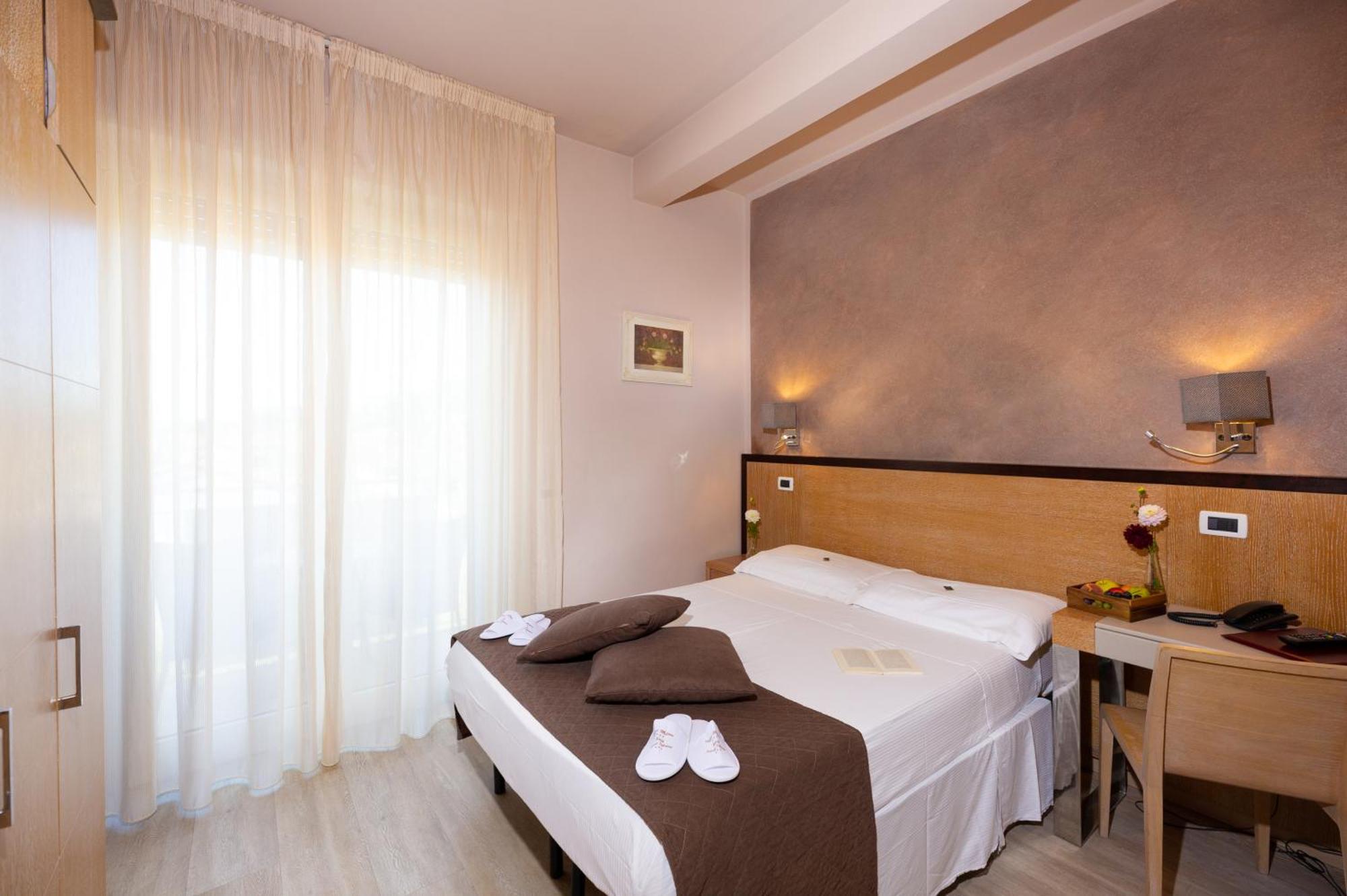 Hotel Nuova Sabrina Марина ди Пиетрасанта Екстериор снимка