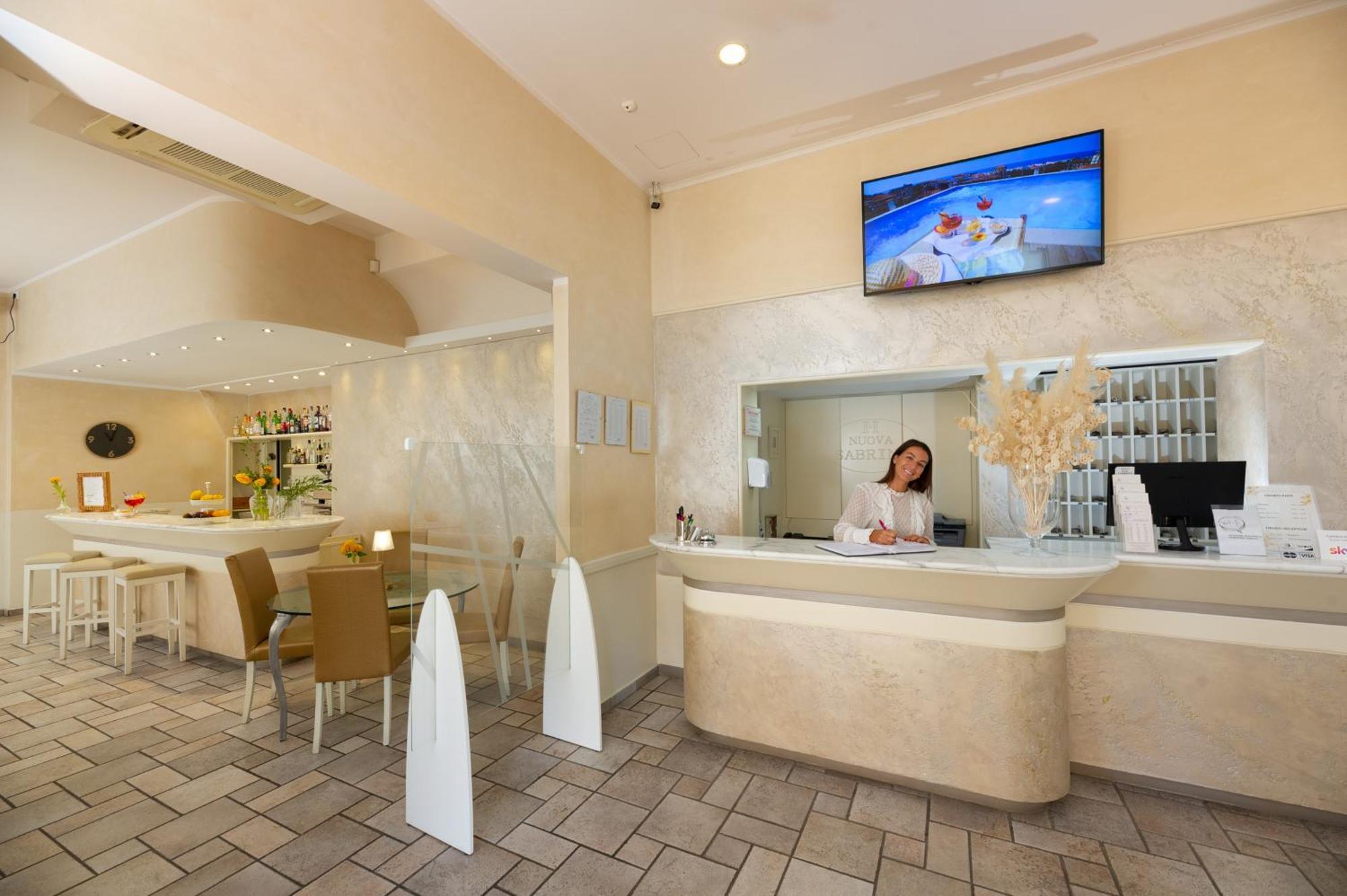 Hotel Nuova Sabrina Марина ди Пиетрасанта Екстериор снимка