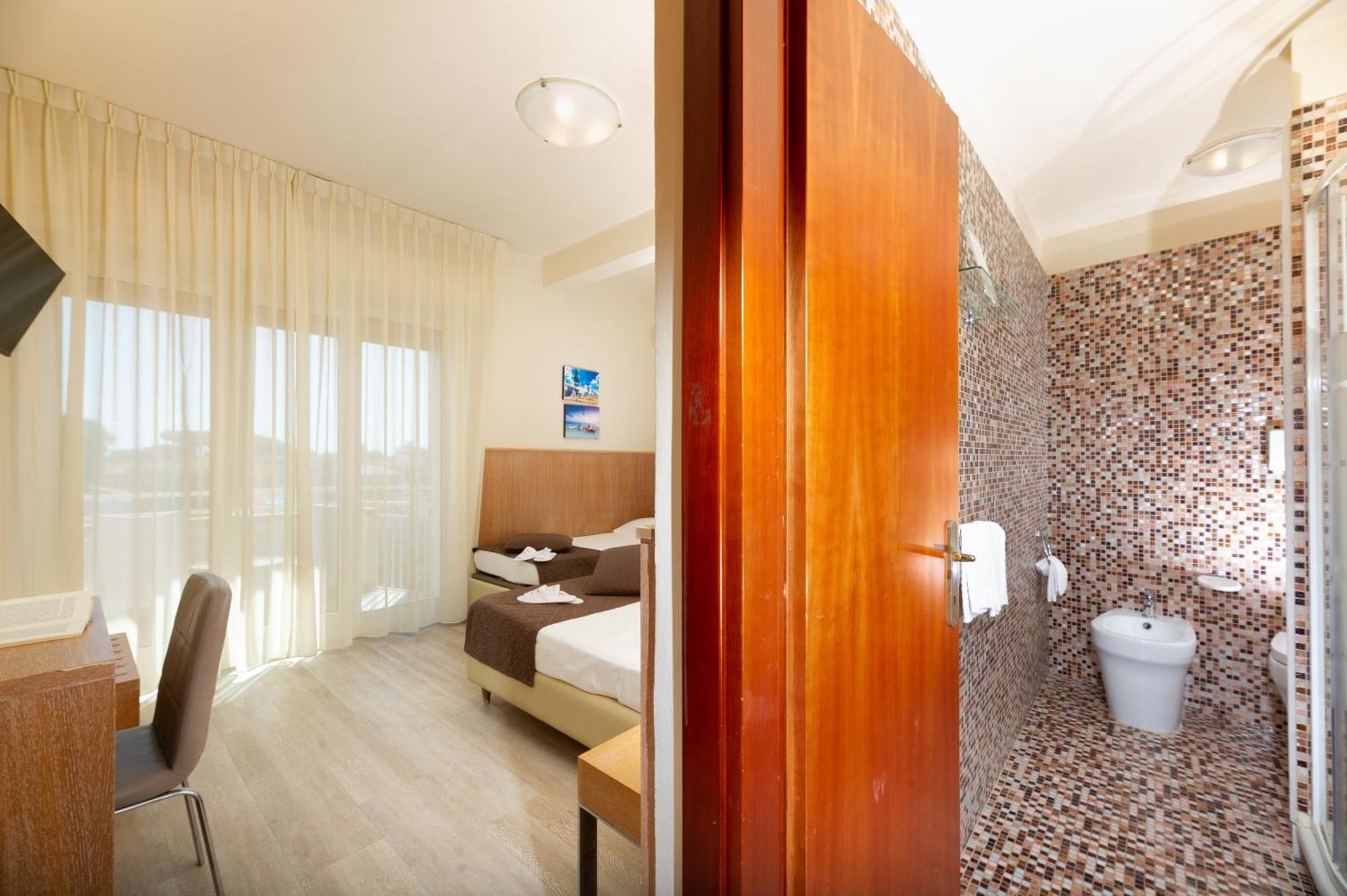 Hotel Nuova Sabrina Марина ди Пиетрасанта Екстериор снимка