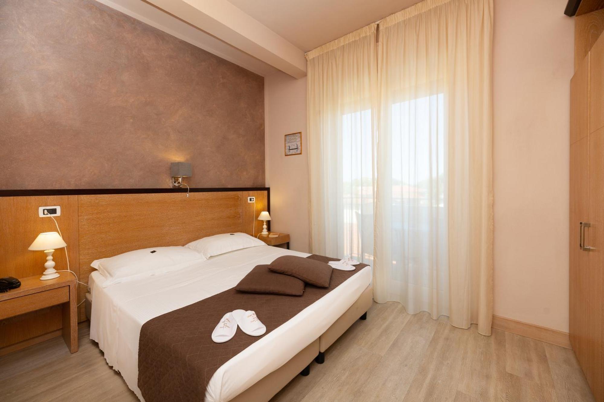 Hotel Nuova Sabrina Марина ди Пиетрасанта Екстериор снимка
